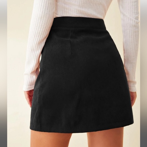 SHEIN Black Button Front A-line High Waist Solid Mini Skirt - Picture 2 of 8